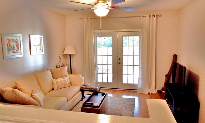Savannah Condominio | Lo mejor de ambos mundos: vida en la isla con comodidad en el centro