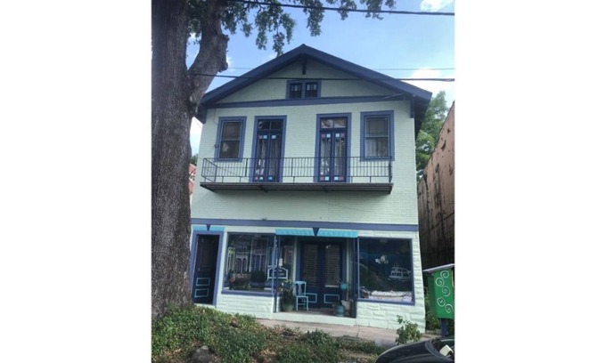 Algiers Point Apartamento | Best of Both Worlds: 3 Minute Ferry Ride to FQ. Mardi Gras week available!