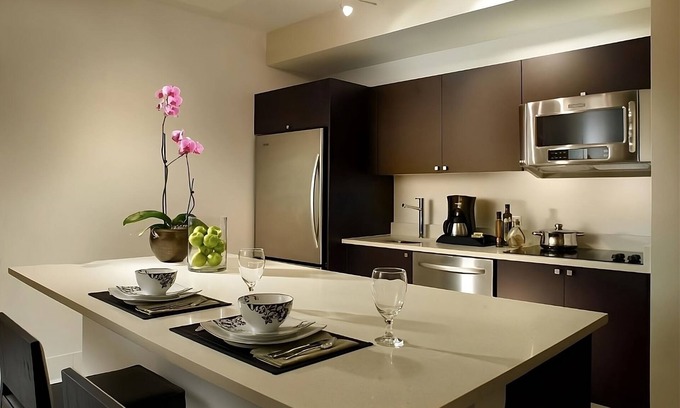 Ludlam Hotel | Best Place to Stay! 2 Family-friendly Rooms w/ Balcony | Outdoor Pool + Hot tub