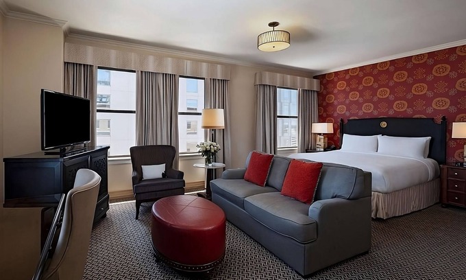 Downtown Austin Hotel | Best Place to Stay in Austin! Pet-friendly, Indoor Pool, Close to Sixth Street!