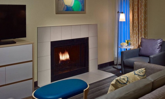 Eagan Casa | Best Place to Stay in Minnesota, 4 Comfortable Units, Onsite Pool, Pets Allowed