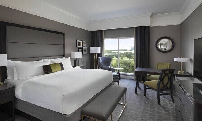 Ballantyne Casa | Best Room with Park Views! Restaurant & Bar
