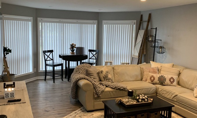 Athol Casa | Best ski and snowmobiling location, Nice house on 5 acres w/hot tub