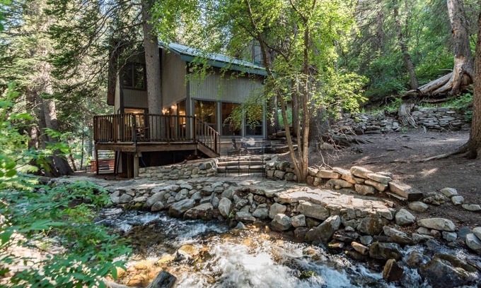 Sundance Cabina | MEJORES VISTAS DE STREAM, CONFIGURACIÓN PRIVADA, GRAN CAÑÓN DE PINO