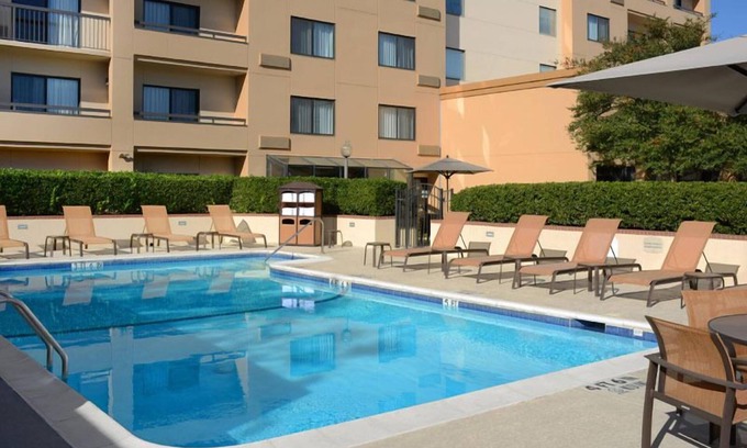 North Dallas Hotel | Best Value, Quality Stay! Pet-friendly & Modern Unit Near NorthPark Center Mall