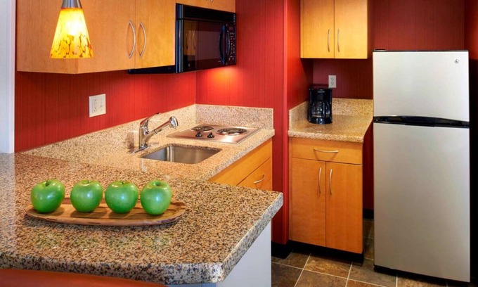 Warren Hotel | Best Value, Quality Stay! Short Drive to Red Oaks Waterpark, w/ Free Breakfast!