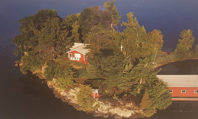 Leeds and the Thousand Islands Cabaña | La mejor vista de la calle Lawrence River desde tu propia isla privada