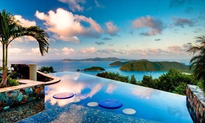 Estate Hammer Farm Villa | Las mejores vistas y la terraza de la piscina en St. John, justo en la colina desde la playa de Cinnamon Bay.