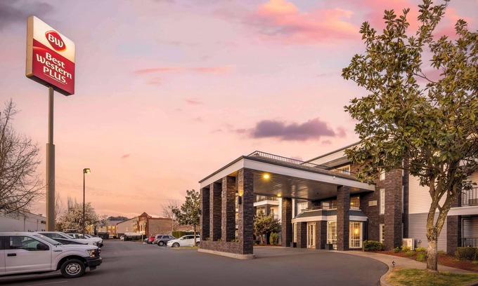 Springfield Hotel | Best Western Plus Grand Manor Inn
