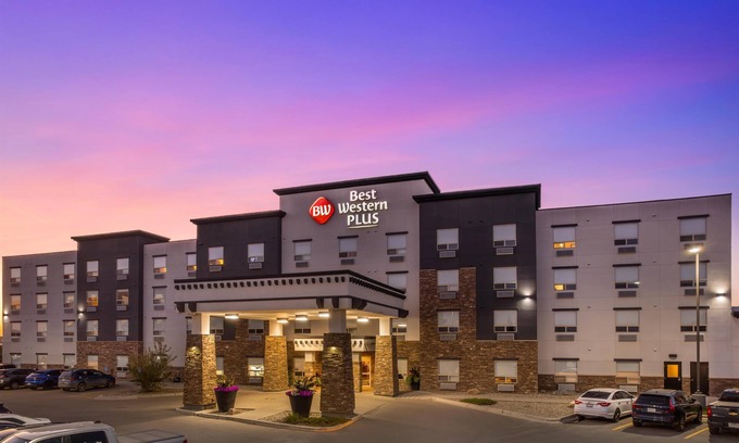 South Lethbridge Hotel | Best Western Plus Service Inn & Suites