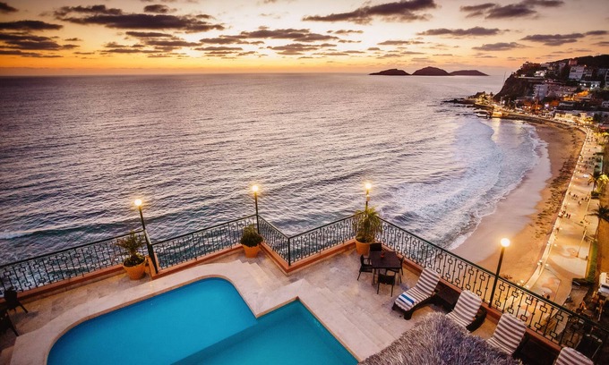 Downtown Mazatlan Hotel | Best Western Posada Freeman