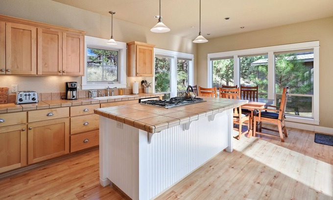 RiverWild Casa | Amazing Wild River with Huge Bonus Space! Community Hot Tub (Seasonal Pool)