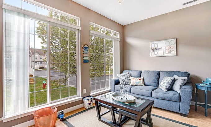 Bethany Breeze Casa | Bethany Breeze Townhouse with High-Speed WiFi, Shared Pool, & Washer/Dryer