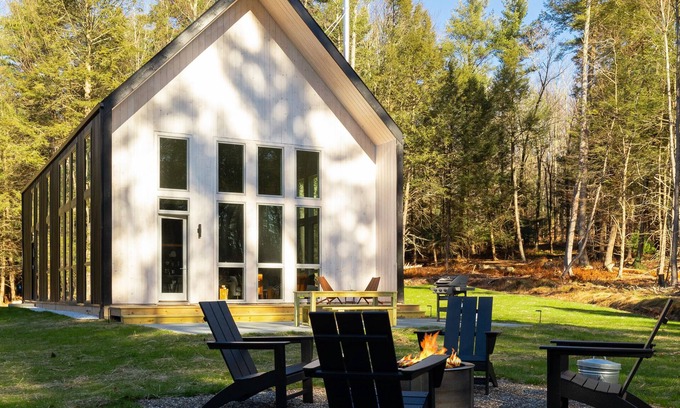 Jeffersonville Casa | Bethel Woods Escape: Hot Tub + Fire Pit
