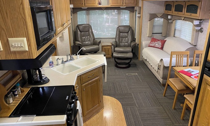 Beulah Casa | Betsie - Excellent 35Ft RV Camper in the Woods Fire Pit & Hot Tub Access