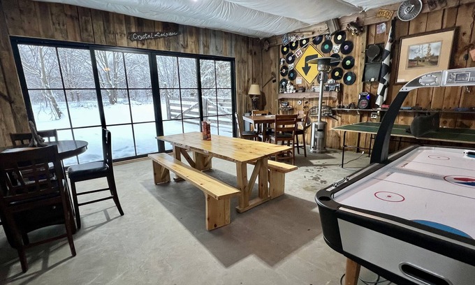 Benzonia Casa | Betsie River Lodge - Crystal Lodgings 1,700 sq ft!