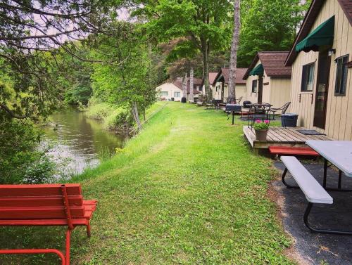 Benzonia Otro | Betsie Riverside Resort