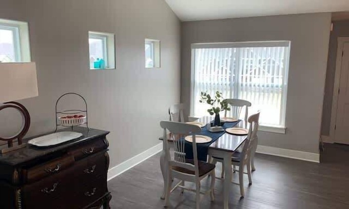 Bettendorf Apartamento | Bettendorf Condo: 2BR, 2BA, Garage, King master, Pets Welcome!