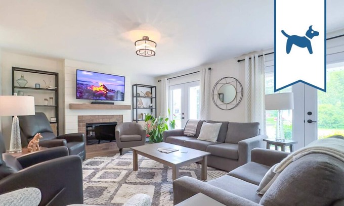 Bayfield Cabaña | Better Than Therapy-Executive Cottage with Hot Tub, Fireplace is ready for you!