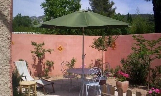 Gemenos Apartamento | Between hills and sea, in PROVENCE small independent LOFT, quiet, luxurious comfort