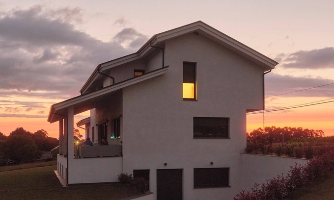 Loza Casa | Entre montañas y mar: casa de ensueño en un idílico entorno rural