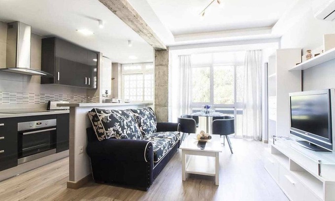 El Ejido Apartamento | Casa Maryna, Cerca de Picasso y la Merced