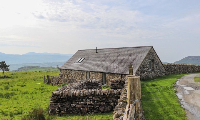 Porthmadog Cabaña | BEUDY CEFN, pet friendly, with open fire in Porthmadog