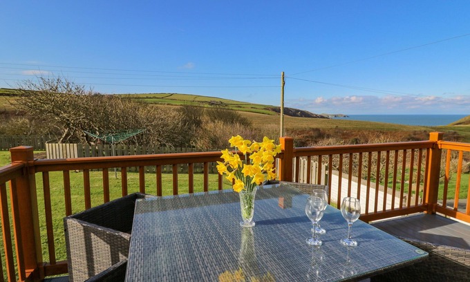 Mwnt Cabaña | BEUDY, family friendly, country holiday cottage in Cardigan