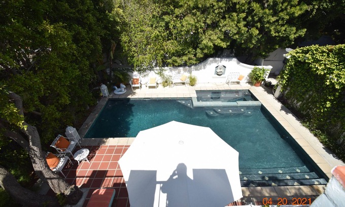 Pico - Robertson Casa | Beverly Hills Celebrity Home