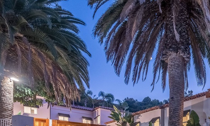 Beverly Hills Casa | Beverly Hills Mediterranean Estate we allow events with preapproval.