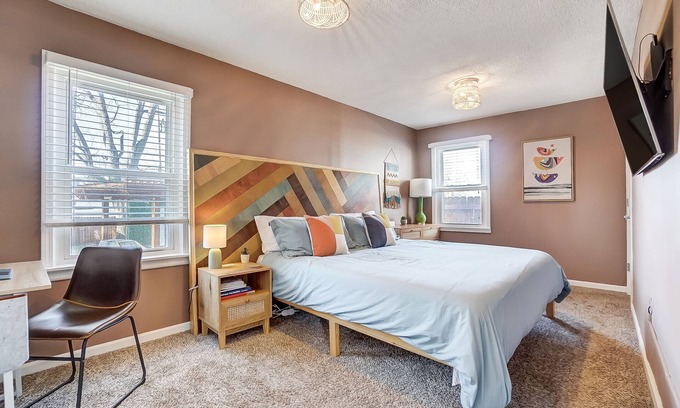 Columbus Casa | Bexley Area Home! King bed, Outdoor Oasis, near downtown Columbus & Airport