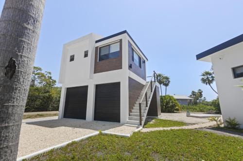 Cocoplum Apartamento | Beyond the Blue Casita