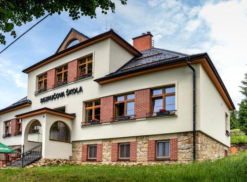 Stare Hamry Casa | Bezručova škola