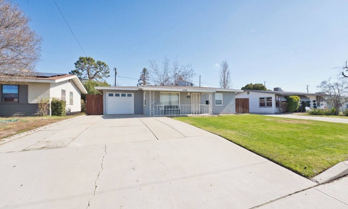 North Country Meadows Casa | BFL Airport Casita, 2 bed 1 bath Great backyard! Wifi & A/C!