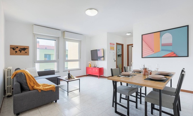 Grassobbio Apartamento | BGY Colorful Home - One Bedroom Apartment, Sleeps 4