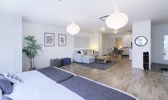 Hiroshima City Centre Apartamento | bHOTEL401 Large Apt for 10 by Hondori Shopping