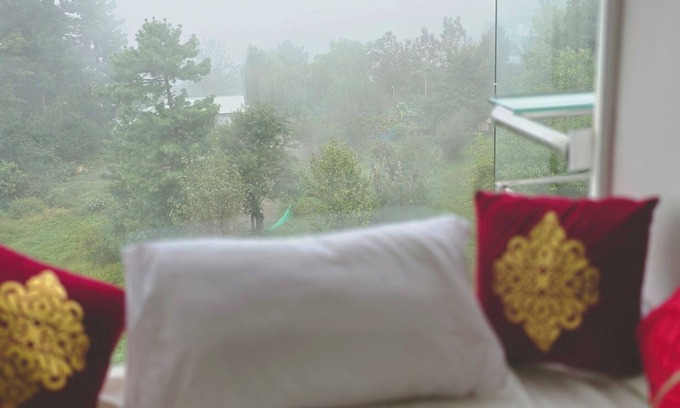 Bhurban Apartamento | Bhurban Nights - High Floor and huge glass windows with stunning views across