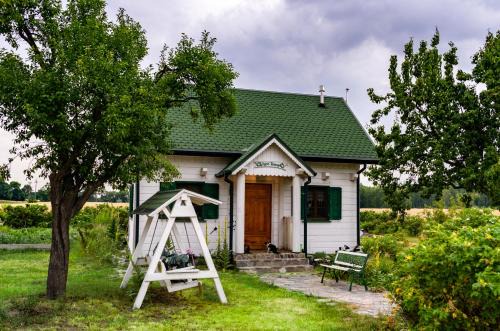 Rawa Mazowiecka Cabina | Biały Domek w Ogrodzie Różanym