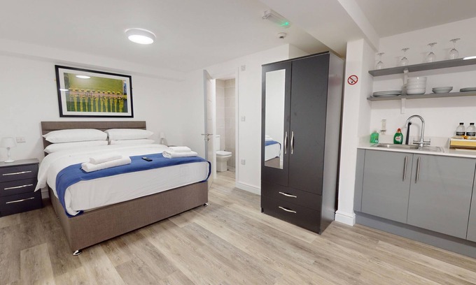 Bicester Apartamento | Bicester Court Lodge The Village Room | Bicester Holiday Let | 1 Beds & Sleeps 2