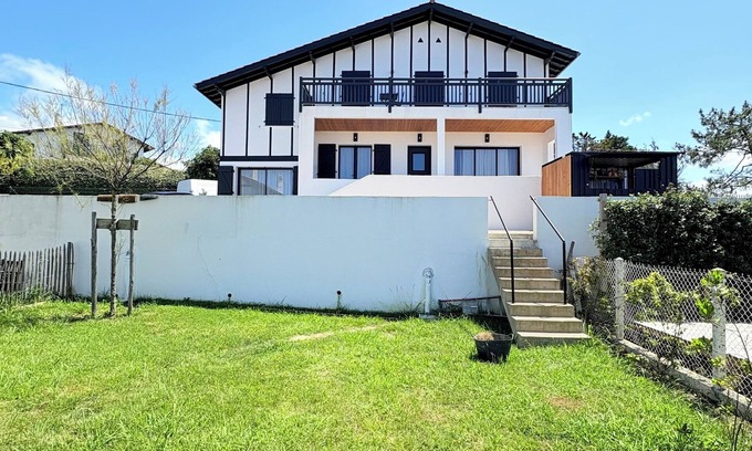 Bidart Casa | Bidart - House sleeps 10 - Ocean view