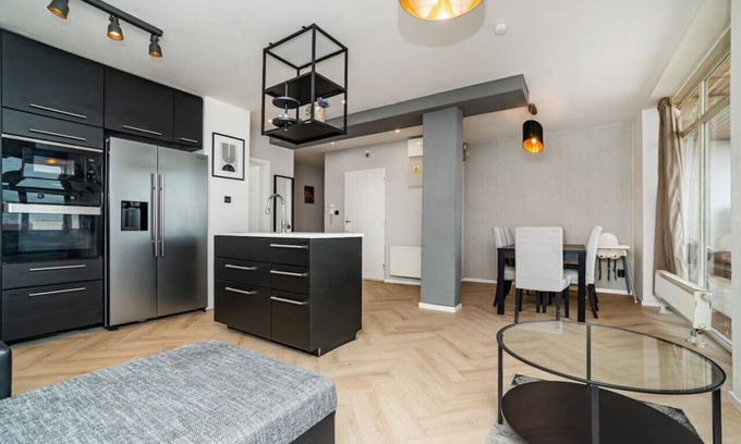 Prague 3 Apartamento | Big 4-bedroom flat, terrace with great Vítkov view