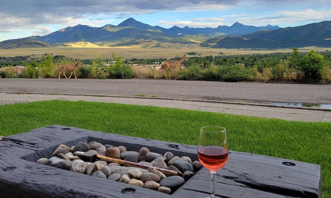 Livingston Casa | Big 5 Bungalow - Best view in town, spacious house sleeps 8