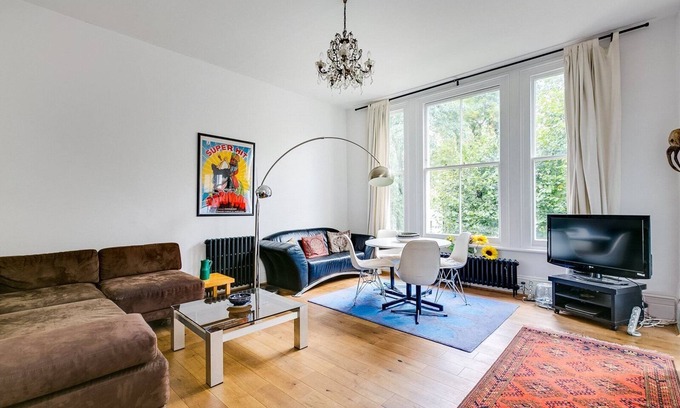 Notting Hill Apartamento | Grande y brillante de 2 camas cerca del mercado y tubo de Portobello
