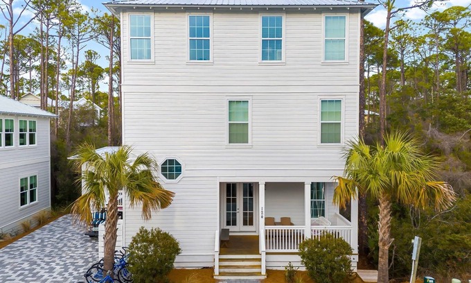 Treetop Casa | Big Beach House! Pet Friendly, 4 Bikes, Pool, Near Beach – 30A