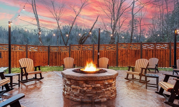 Gatlinburg - Pigeon Forge Cabina | BIG BEAR COVE - 26 BEDROOMS, SLEEPS 100 PEOPLE, LOADED WITH LUXURY!!!