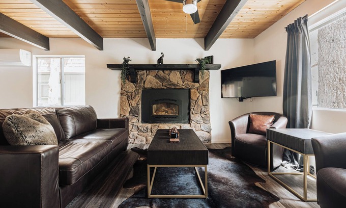 Big Bear Cabina | Big Bear Pine Haven Cabin: Hot Tub Fireplace Games