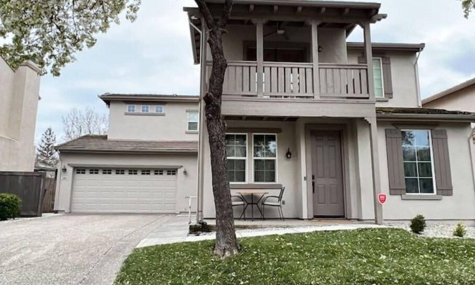 Westlake Casa | BIG Beautiful Home 2Miles SAC Airport 8 Min DownTown DOCO Old Sac, Discovery Prk