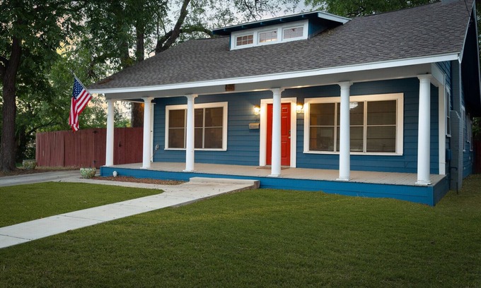 Tobin Hill Casa | Casita Big Blue a pasos del centro / Pearl Brewery