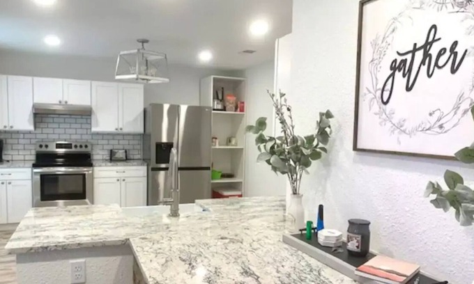 Bandera Casa | Big Blue | Hot Tub | Adventure | Family Retreat