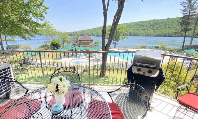Lake Harmony Condominio | "Big Boulder Lake Retreat" 2min to Ski, Cozy Fireplace, 10min to Waterpark